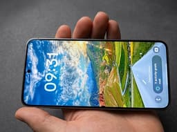 Samsung Galaxy S24 smartphone