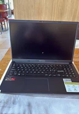 Asus Vivobook laptop 15 tum svart