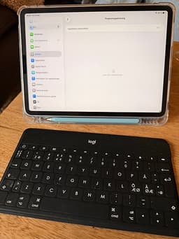 iPad Pro 11” 512 GB Cellular (2020) + Logitech tangentbord, penna & skal