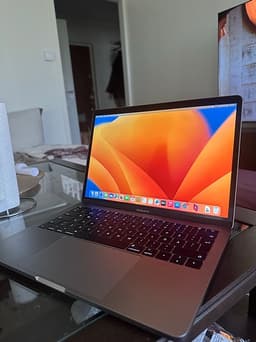 Macbook pro 13,  2017 - Intel i5 - 8GB RAM