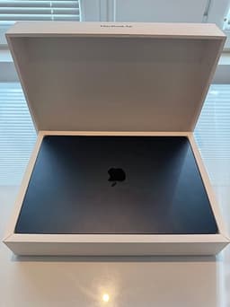 MacBook Air 15” M3 – 512GB SSD – 8GB RAM – Midnight