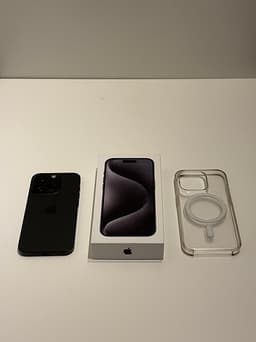 Apple iPhone 15 Pro mobil 128 GB  Black Titanium - mycket fint skick