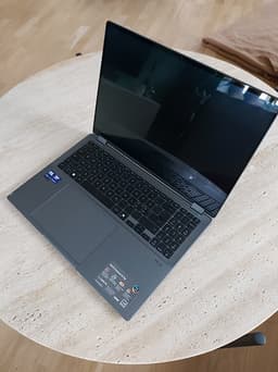 Asus Vivobook 16 Flip OLED - Ultra 7 / 32GB / 1TB