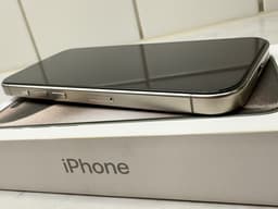 Apple iPhone 15 Pro 128 GB titan