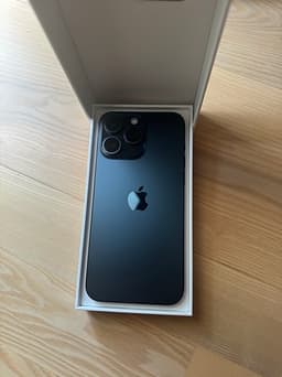 Apple iPhone 15 Pro Max 256 GB blå tita.