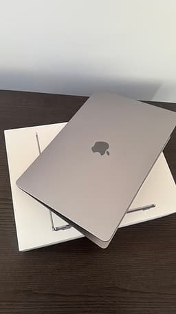 MacBook Air 15 tum M3 - 2024/ 100% BATTERIHÄLSA