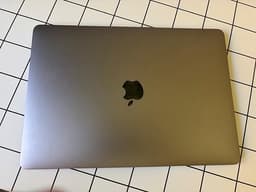 MacBook Pro 13” 2017 – 16 GB RAM / 256 GB SSD / Touch Bar / Space Grey