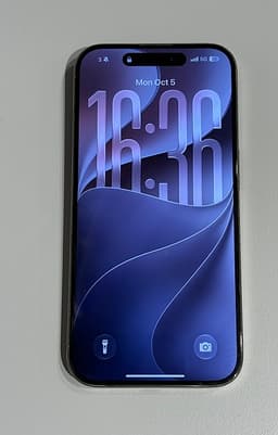 iPhone 15 Pro 128 GB Titan. Kvitto original kartong. Apple skal på köpet
