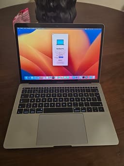 MacBook Pro 13” 2017 – i5, 8 GB RAM, fint skick
