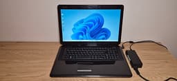 ASUS  X70A   17.2 tum (med Windows 11 HOME , 64 bit )