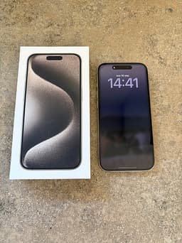 iPhone 15 Pro, Natural Titanium. Fint skick!