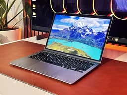 MacBook Air 13" M1 (2020) – 8GB RAM / 256GB SSD Rymdgrå