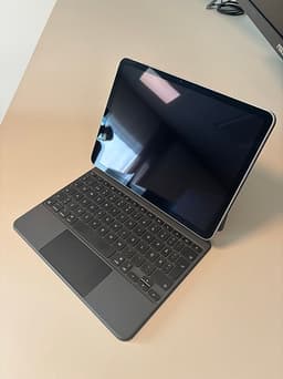 iPad Air 11” (2024) M2 Wi-Fi,  128 GB Rymdgrå + Magic Keyboard