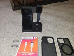 iPhone 13 mini 128 GB + Apple Watch SE 3 + tillbehör säljes