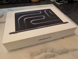MacBook Pro 14" M5 16GB 1TB - Nyskick!