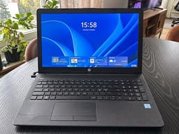 HP laptop – Intel Core i5, 8 GB RAM – laddare ingår