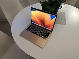 Macbook Air M1 / 256 GB - Batterihälsa 97%