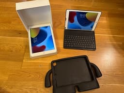 Två Apple iPad Air surfplatta 64 GB och 16GB