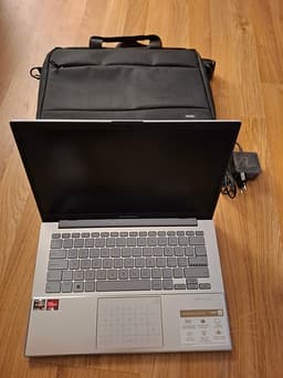 ASUS Vivobook E1404, Ryzen 5, 16GB ram, 512GB SSD