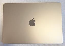 MacBook Air 15" M3 2024, AppleCare+ tom 19 sep 2027 8GB/256 GB - Stjärnglans