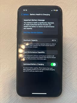 iPhone 11 64GB Svart – Nytt skärmskydd (Snabb affär!)