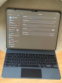 Apple iPad Air 13” M2 128 GB + magnetiskt tangentbord