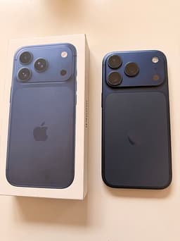 IPHONE 17 PRO BLÅ