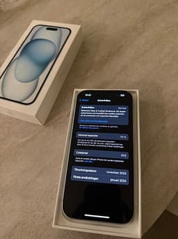 Apple iPhone 15 256 GB vit
