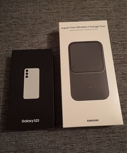 Samsung S23 (256gb) vit + Samsung Wireless Charger Duo