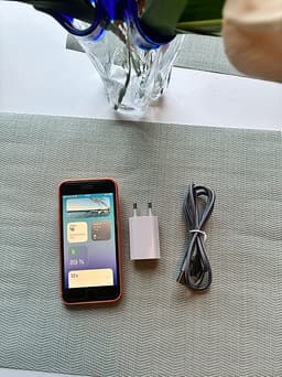 iPhone SE (2020) 64 GB Vit – Nyskick + tillbehör