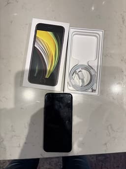 iPhone SE 128GB (2 gen) med kartong + två iPhone 7 (Säljes styckvis/paket)