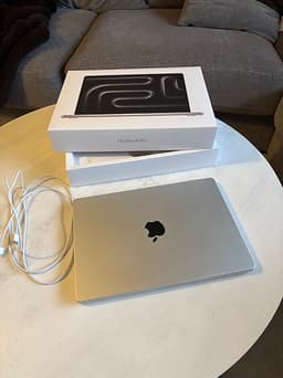 MacBook Pro 14” M5 – 24 GB RAM, 1 TB SSD – Nyskick!