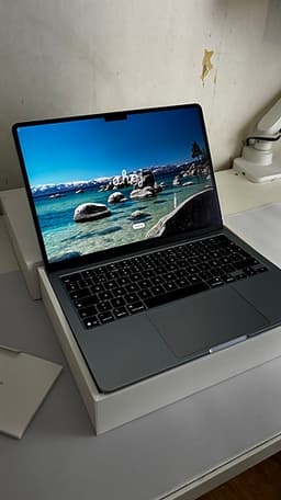 MacBook Air M4 13” Sky Blue 100%Batterihälsa – 16 GB RAM, 256 GB SSD