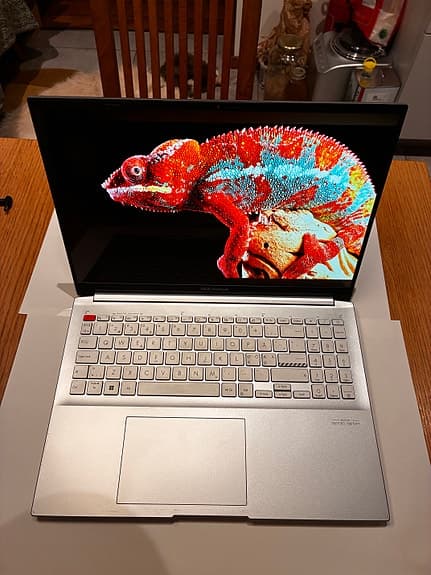 Asus Vivobook Pro 16"