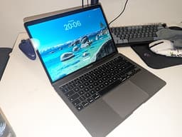 Macbook Air M1 13" med 97% batterihälsa och toppskick!