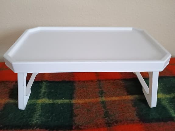 Sängbord för den sjuke eller för den late