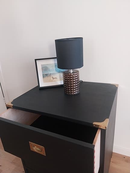 Sängbord, Danskt  Fantastiskt gediget/tungt