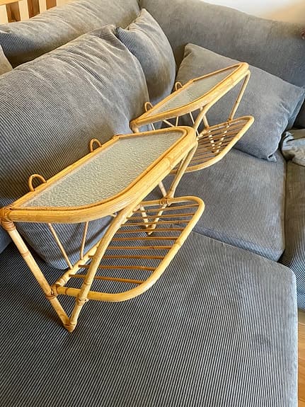 2 st retro nattduksbord/ sängbord rotting och glas