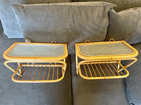 2 st retro nattduksbord/ sängbord rotting och glas