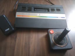 Atari 2600 Konsole schwarz