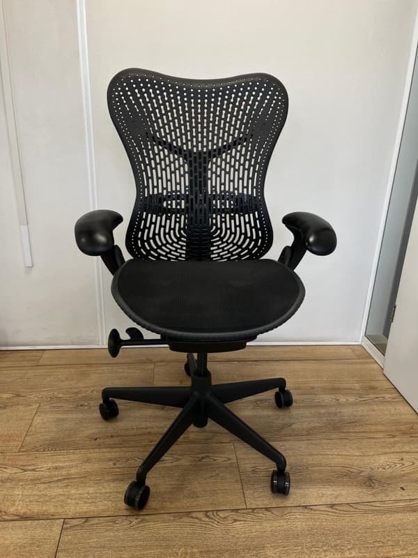 Herman Miller Mirra Svart