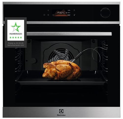 Four SteamCrisp SÉRIE 700 PRO - Cuisson vapeur integree / Chaleur tournante pulsee - 1 mode vapeur 25% - Pyrolyse - Classe defficacite energetique*:A+ - Volume utile cavite (L):XXL 72 - Affichage LCD blanc - Preconisation de temperature
