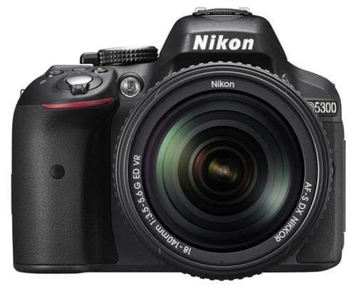 Reflex nikon D5300 + Objectif 18-140 mm f/3.5-5.6 VR