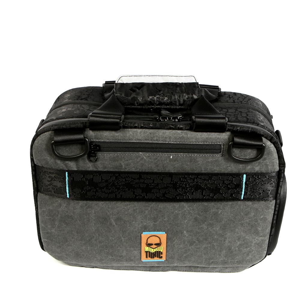 Morally Toxic Wraith 15L Medium Camera Messenger Bag, Onyx, 14.6x9.4x7.5 in. - LN- - Like New Minus - With Dividers, Shoulder Strap 3 Legged Thing