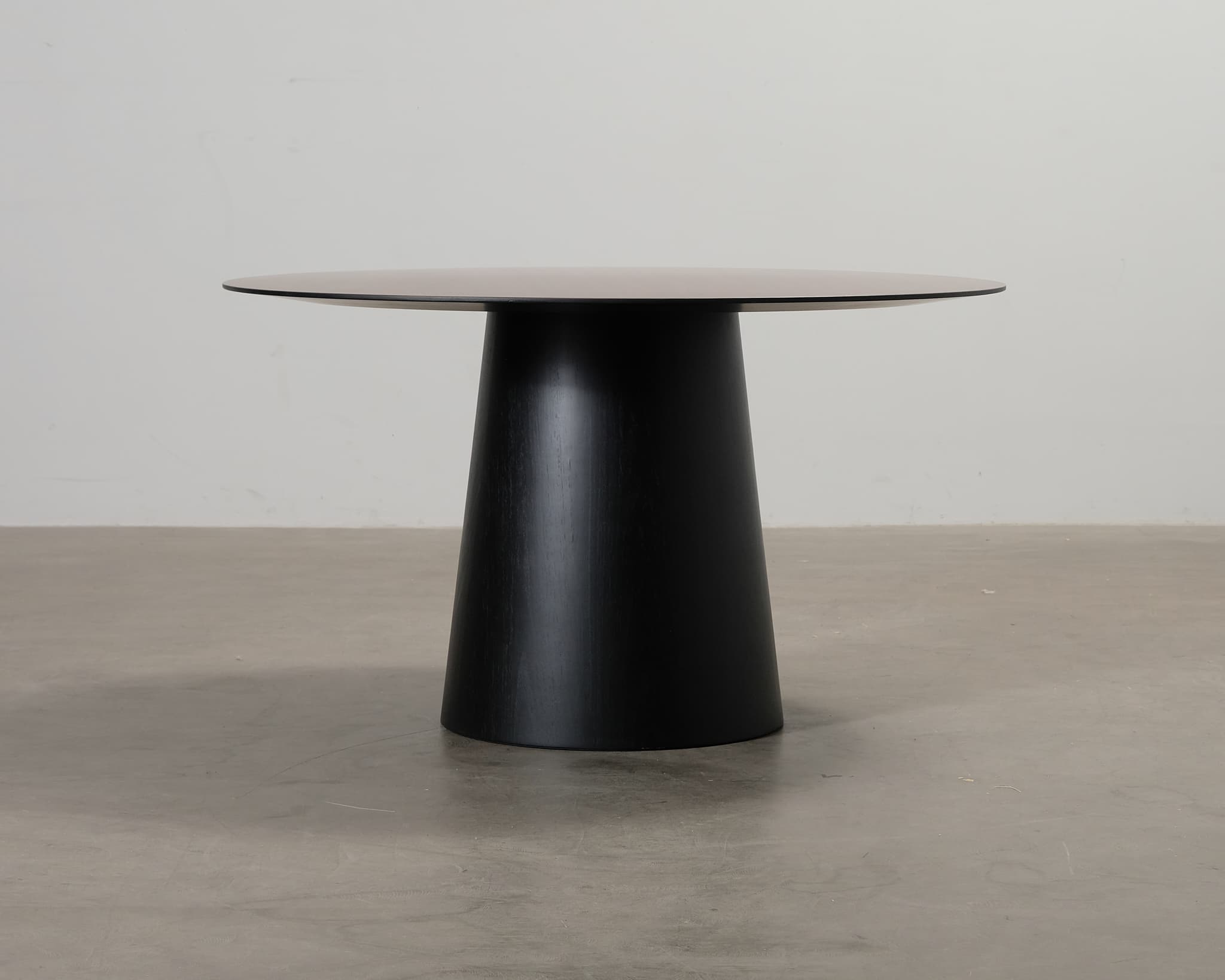 Decotique Social matbord valnöt / svart ⌀ 130 cm