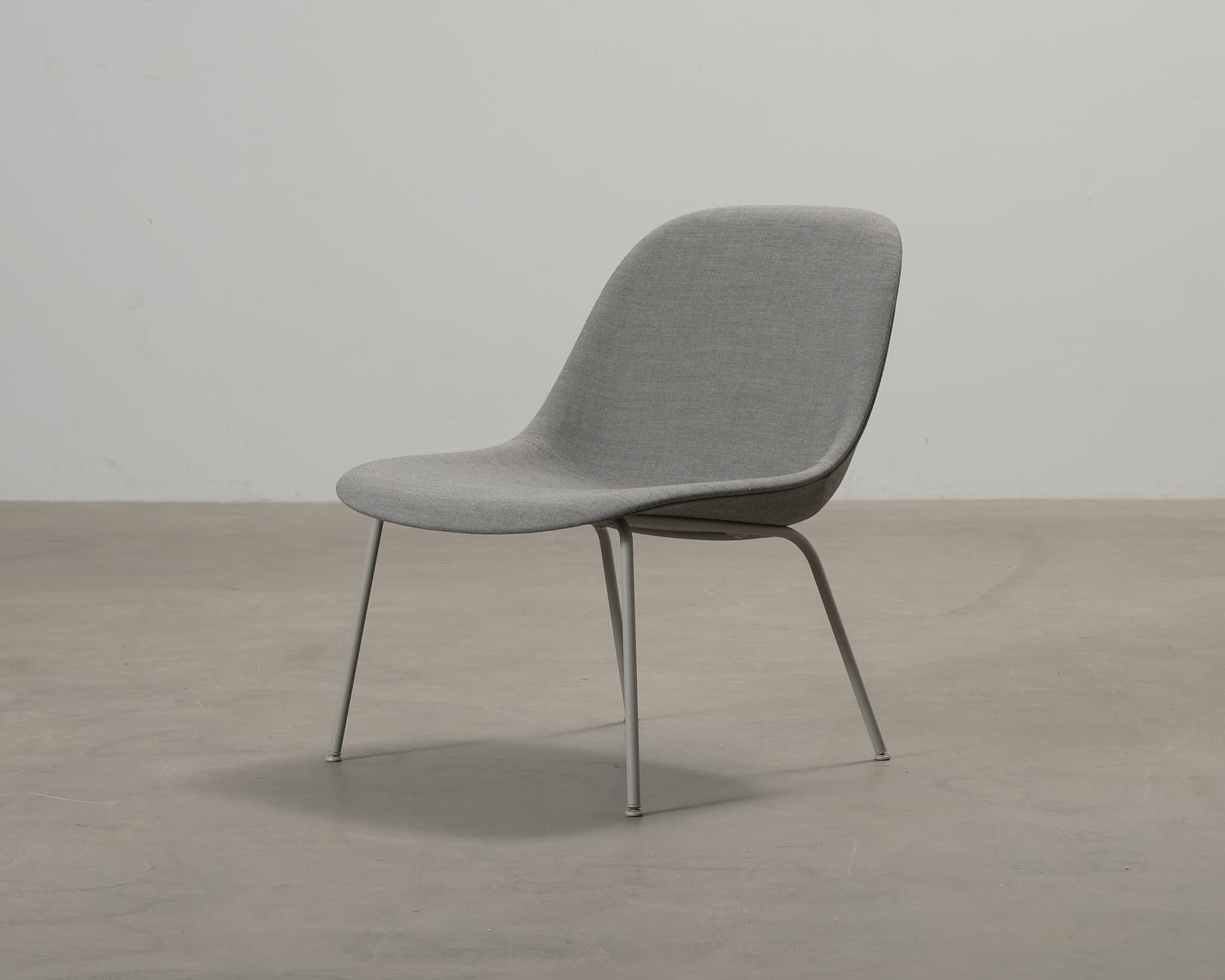 Muuto Fiber loungestol grå