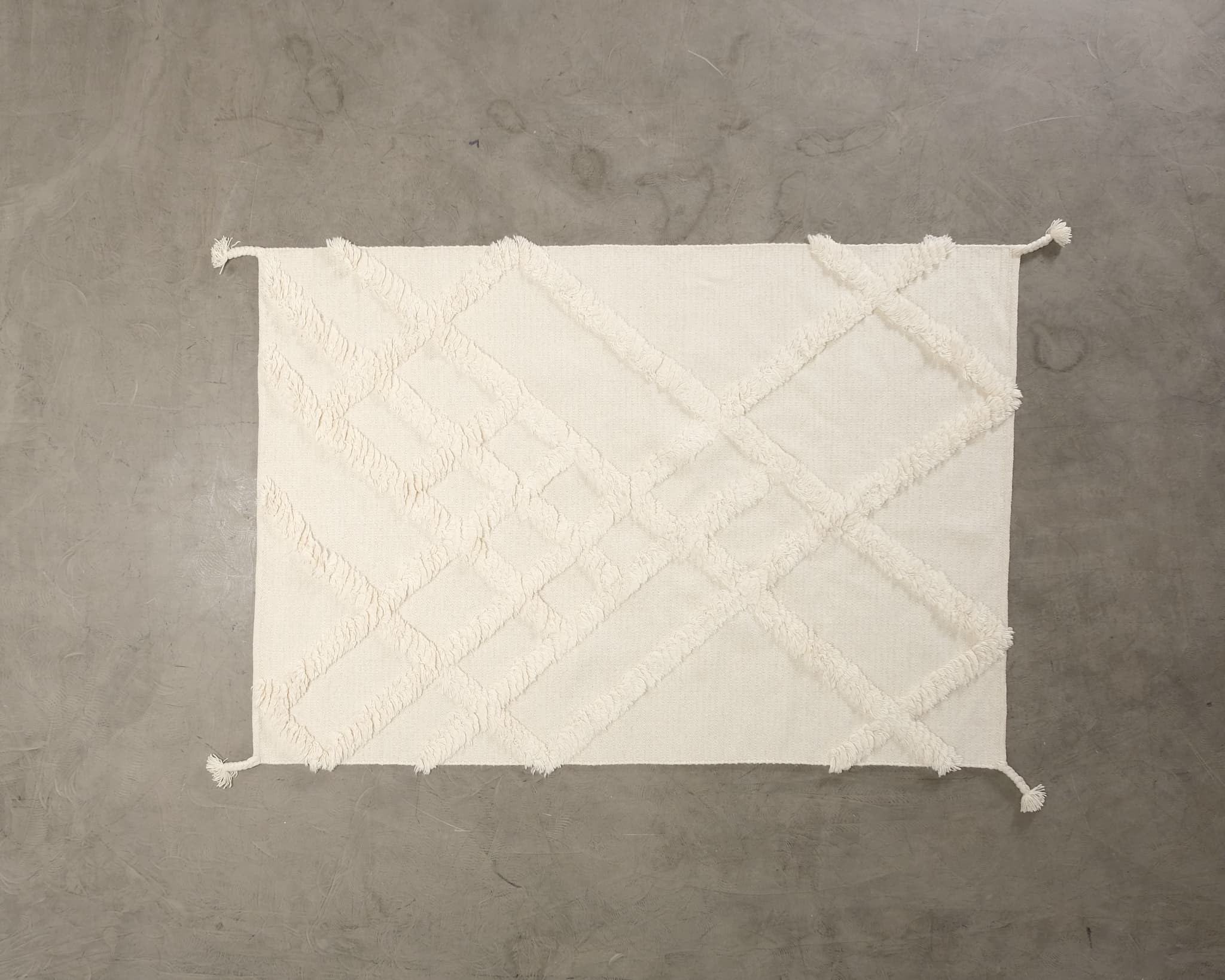 Mönstrad ullmatta 160 x 235 cm benvit