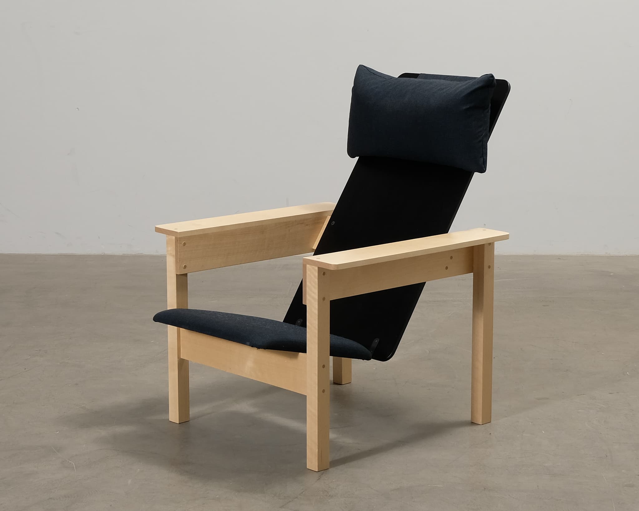 Yrjö Wiherheimo Saari fåtölj svart