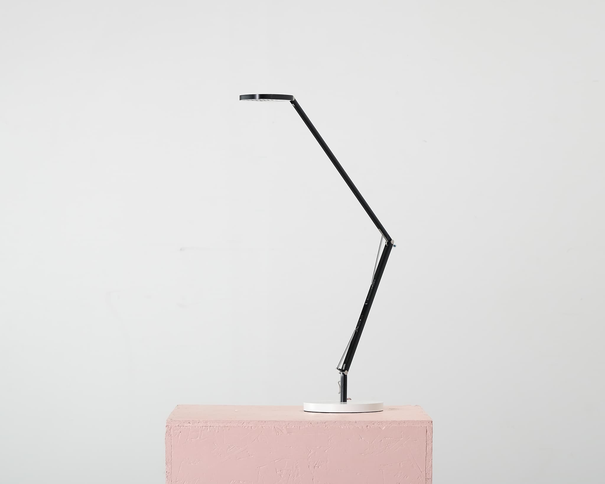 Ateljé Lyktan Birdie bordslampa svart / vit