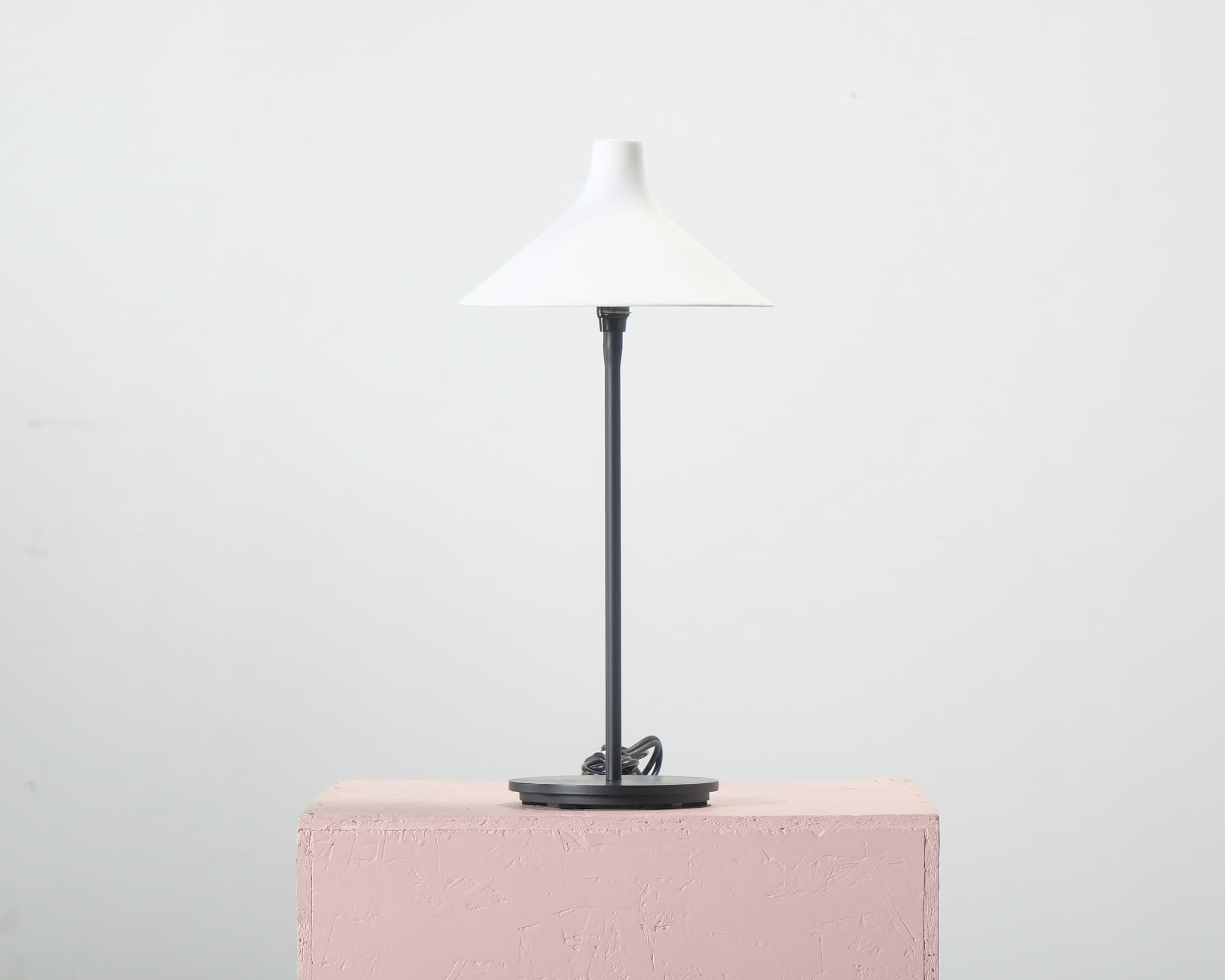 Serax Seam bordslampa vit / svart